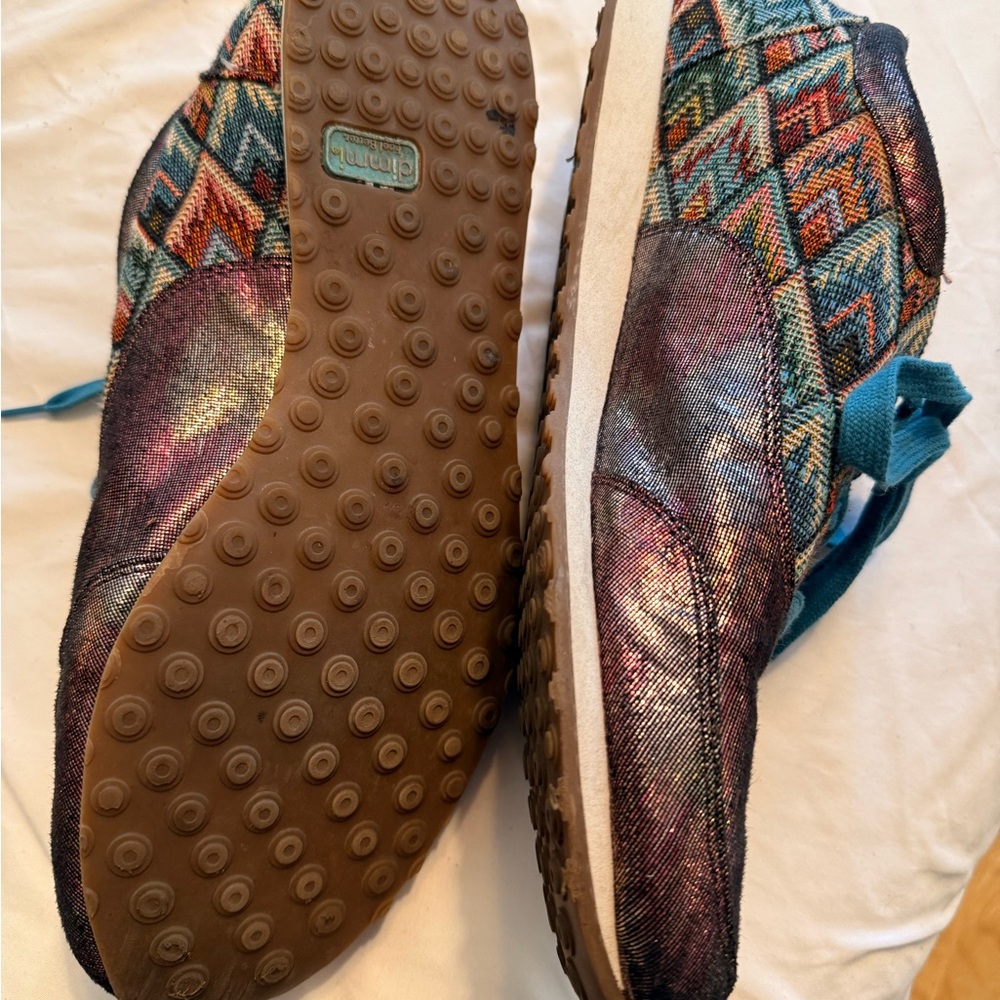 Multicolor Geometric Women's Sneakers - Picture 4 of 5
